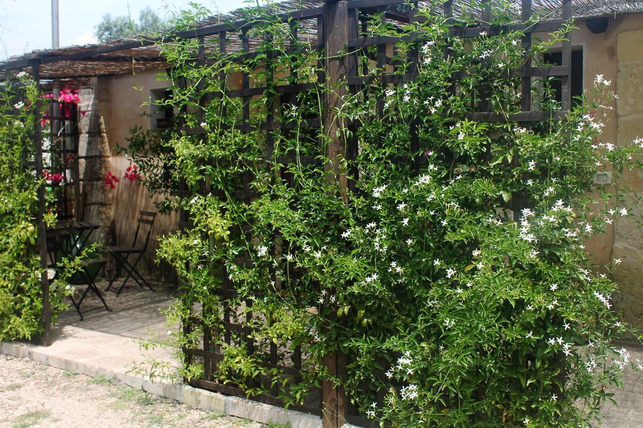 La Petrusa Vernole Luaran gambar